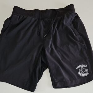Lululemon - Black Shorts w/ Vancouver Canucks Logo - Mens Large